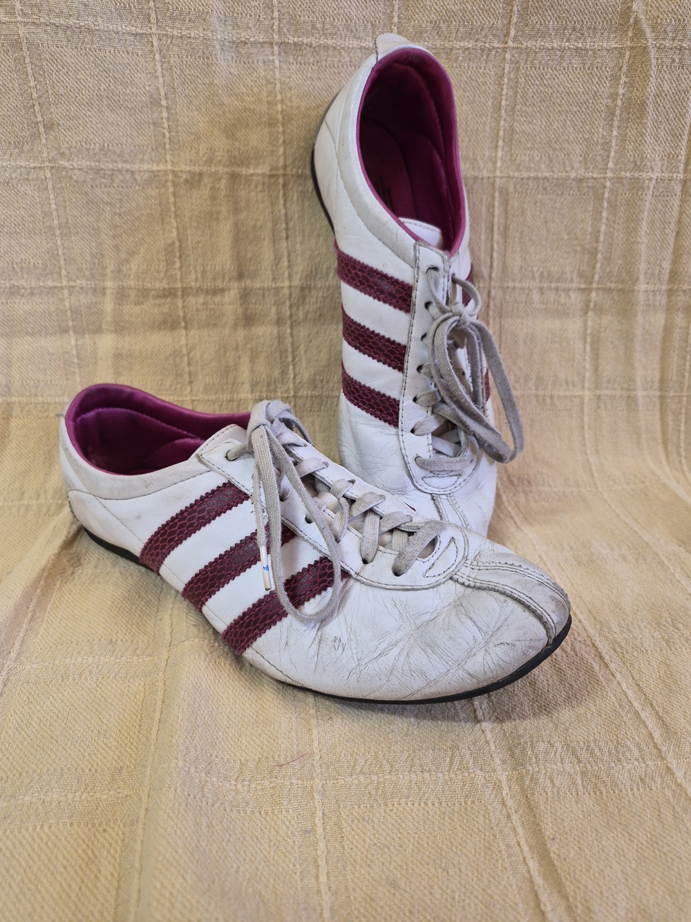 Adidas Women’s White and Pink Leather Casual Sneakers Model G23130 Size 7.5